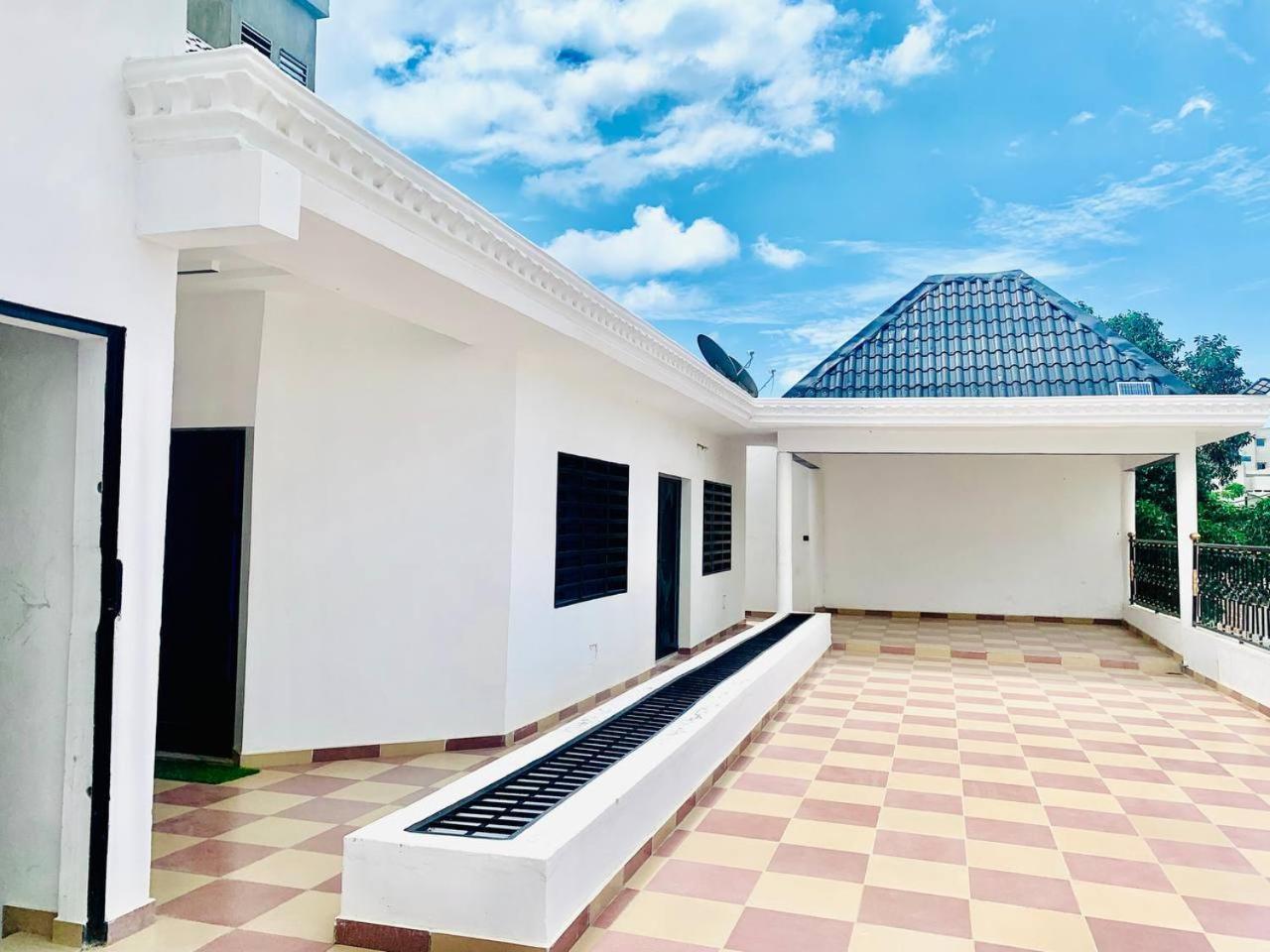 Residenz St-Cyprien-App1 Apartment Abomey-Calavi Ngoại thất bức ảnh